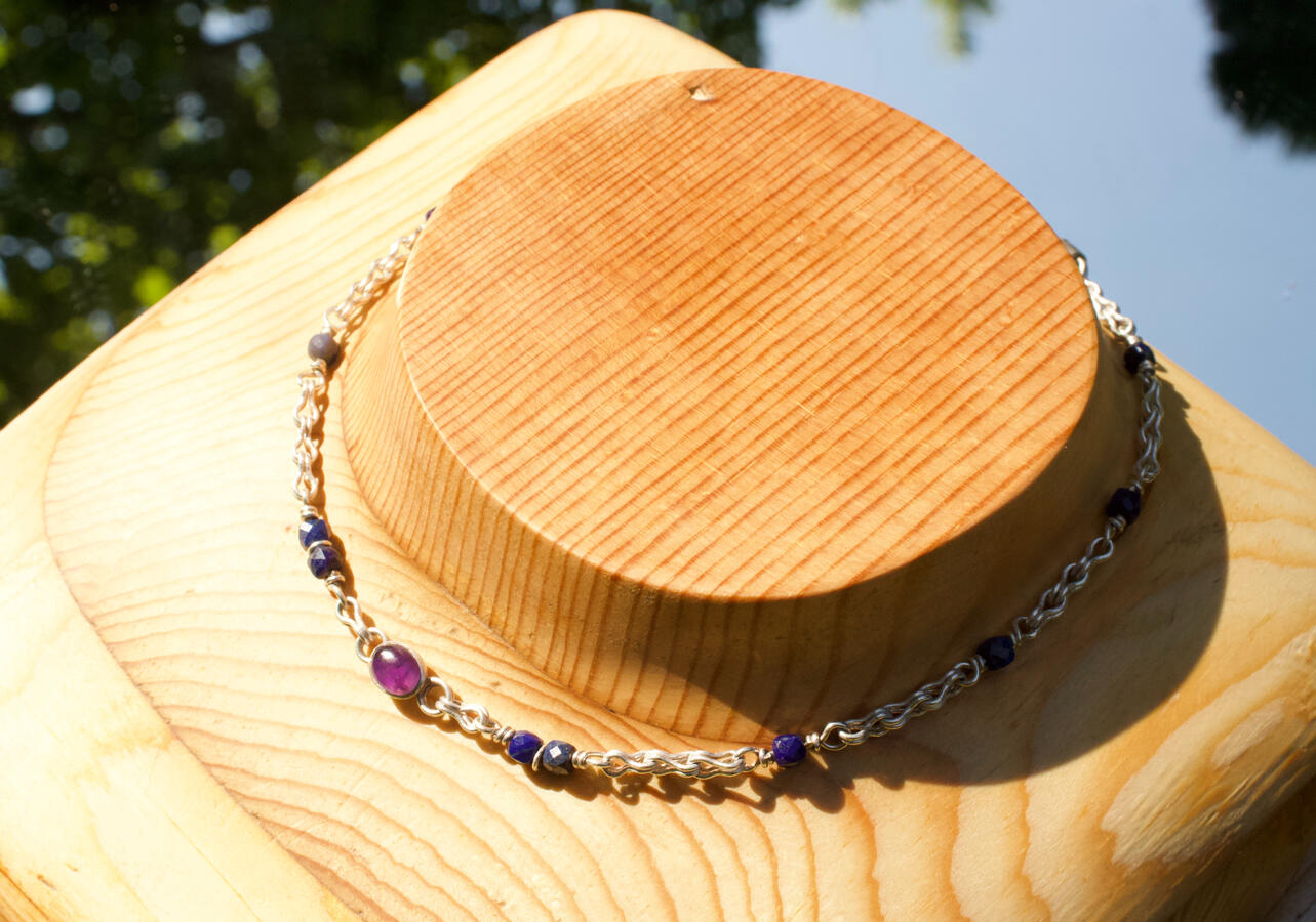 Pinched Loop-in-Loop with Lapis Lazuli Beads &amp; Amethyst Necklace in Pure Silver