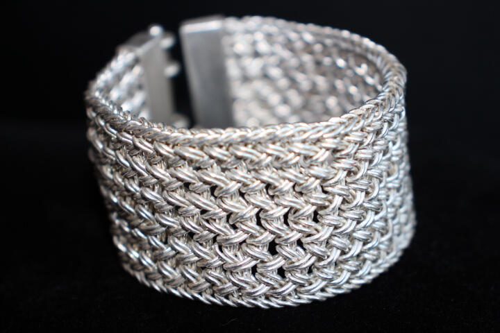 Loop-in-Loop Woven Chain Fabric Bracelet in Pure Silver