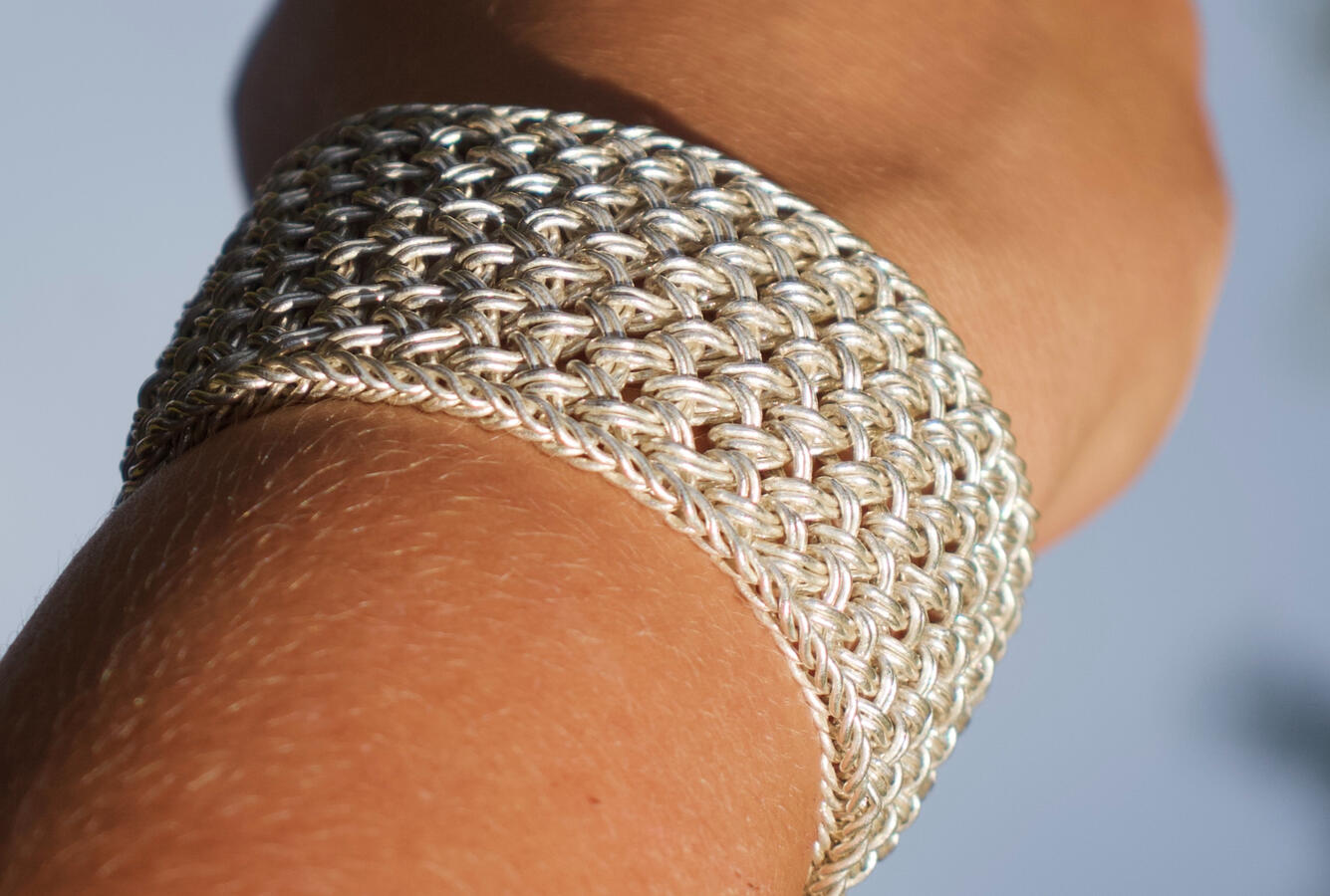 Loop-in-Loop Woven Chain Fabric Bracelet in Pure Silver