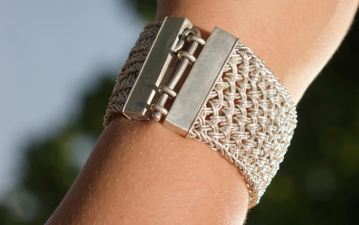 Clasp on Loop-in-Loop Woven Chain Fabric Bracelet