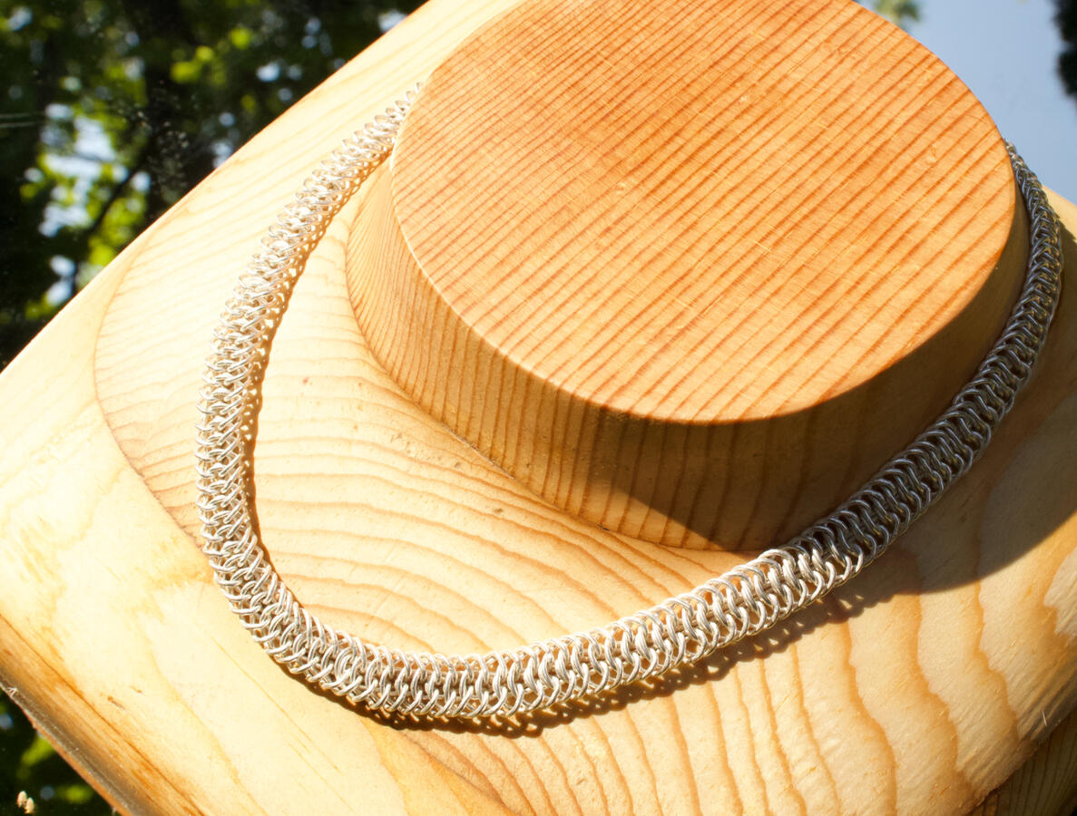 Side Weave Loop-in-Loop Necklace in Pure Silver