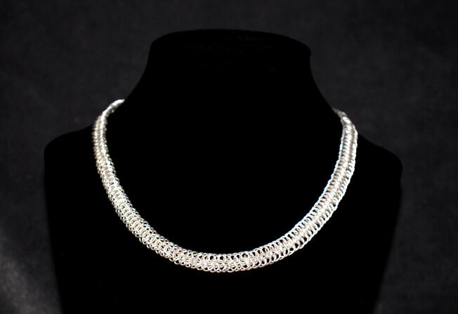 Side Weave Loop-in-Loop Necklace in Pure Silver
